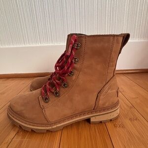 Sorel Tan Leather hiking Boots with Red Laces